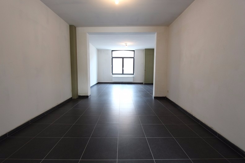 Volledig vernieuwde woning met 5 slaapkamers en dressing in centrum Leffinge 