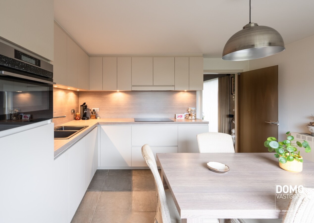 DEELS GERENOVEERDE WONING MET 3 SLAAPKAMERS, GARAGE EN RUIME TUIN TE KOOP IN KERMT 