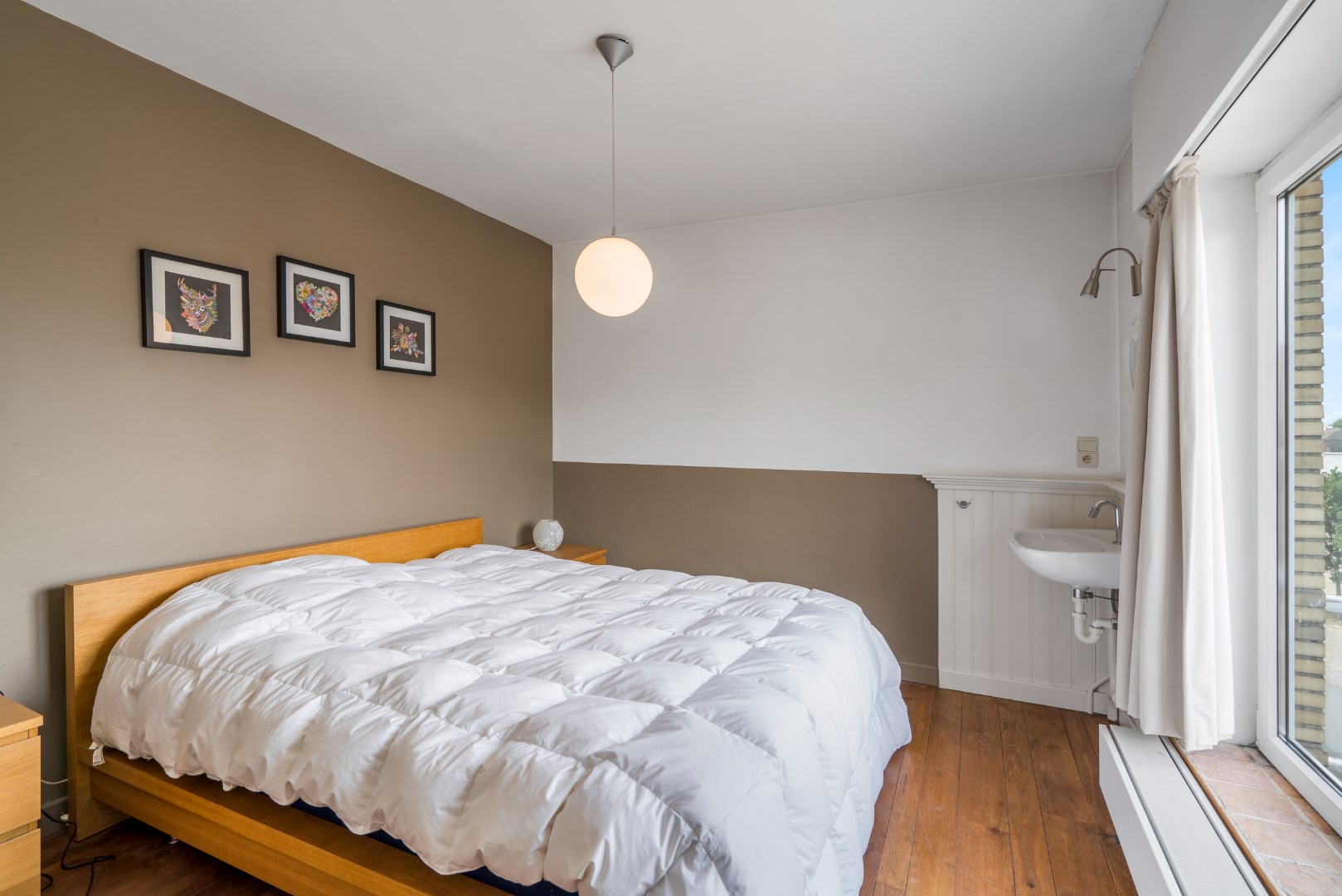 Bemeubeld appartement met 2 slaapkamers en garagebox 