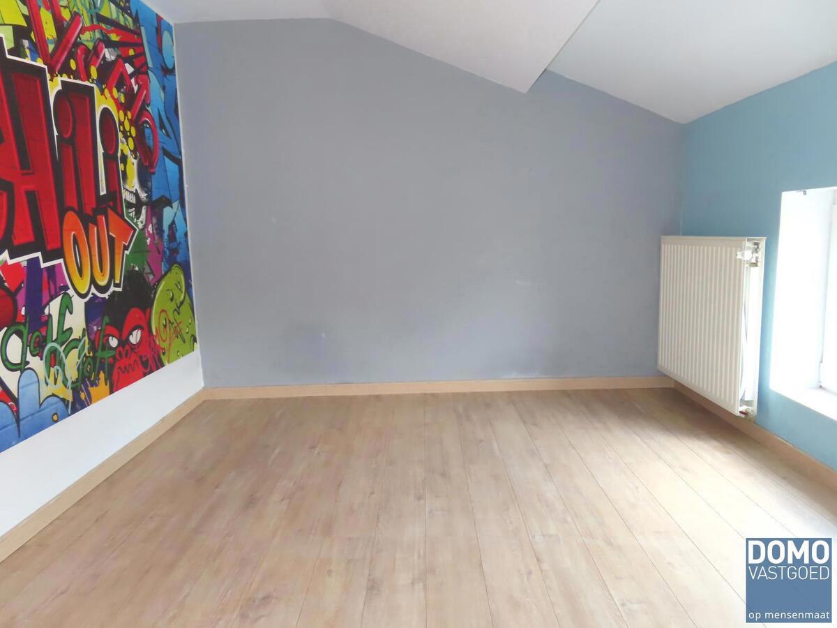 Gerenoveerde rijwoning, centraal gelegen in Hasselt. Vlakbij het centrum van Hasselt, openbaar vervoer, scholen, winkels en autosnelwegen. 