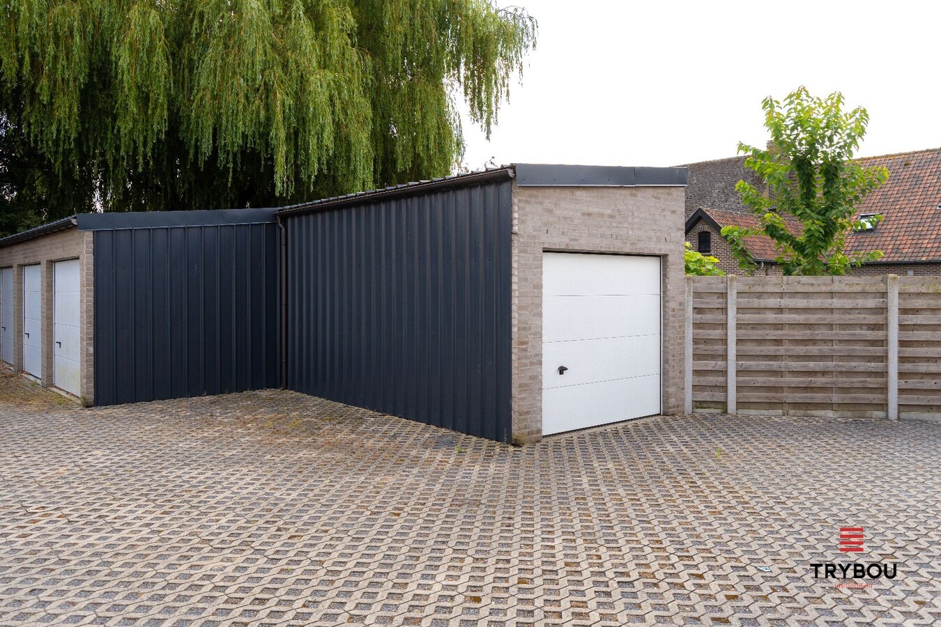 Centraal gelegen garage te Houthulst 