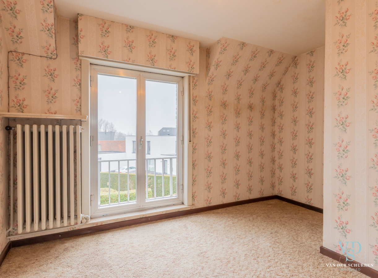 Degelijke, bijzonder ruime woning te Dikkelvenne. 