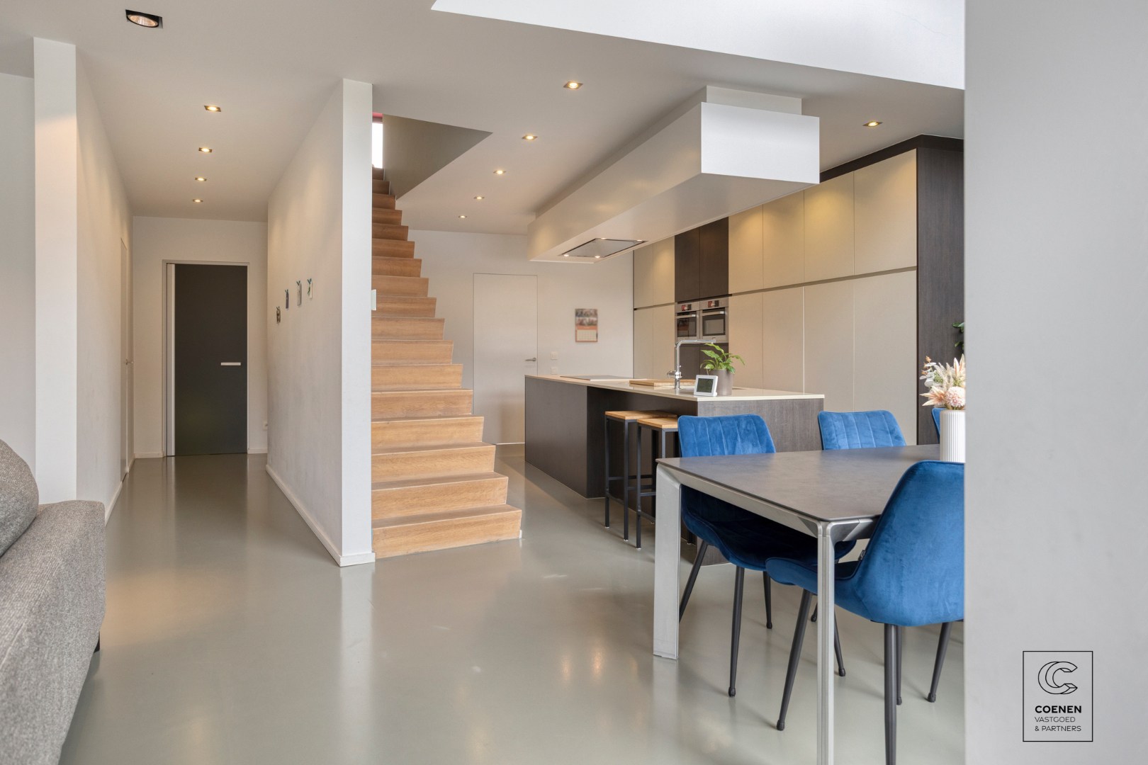 Prachtige woning (2013) van 256 m² met 4 slaapkamers in een doodlopende straat te Grobbendonk! 