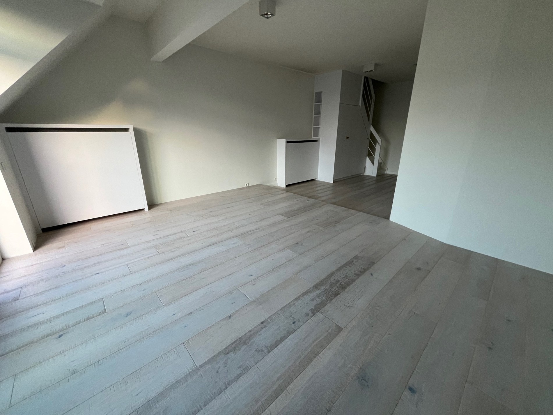 Appartement en duplex récent non meublé avec balcon orienté sud. 