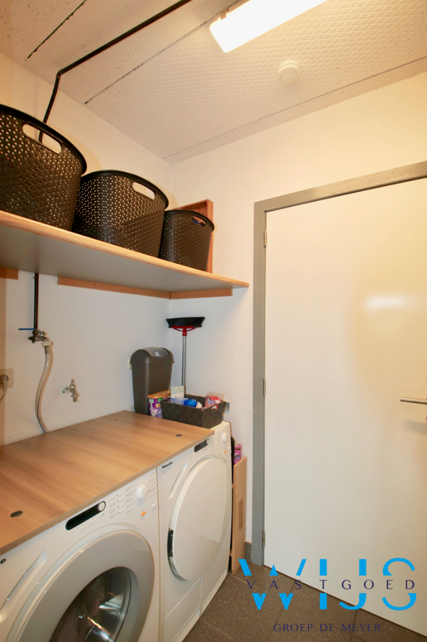 Instapklaar woonhuis in een rustige woonwijk te EEKLO ! 