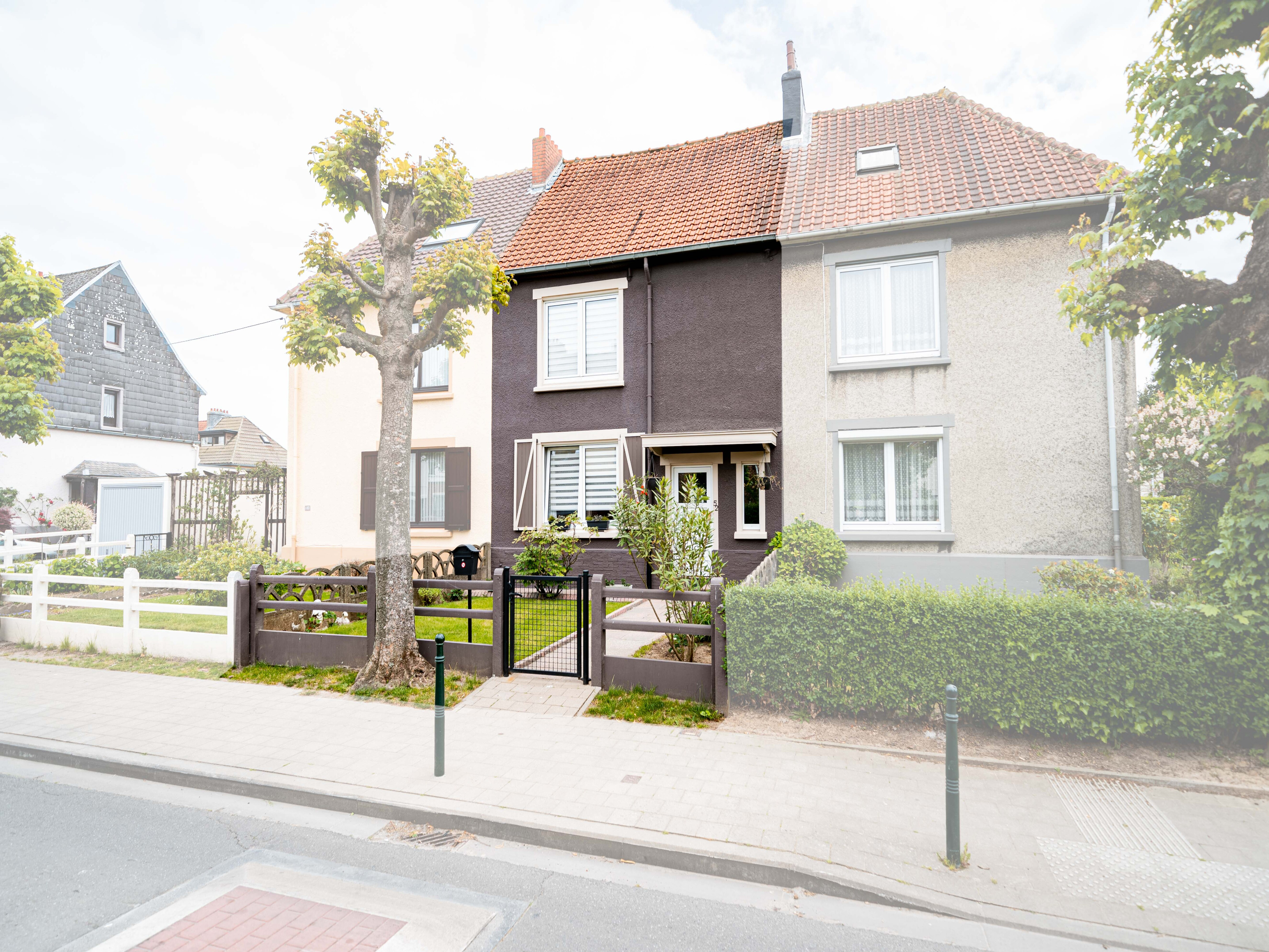 Uitzonderlijk goed onderhouden instapklare woning met 3 slaapkamers en tuin 