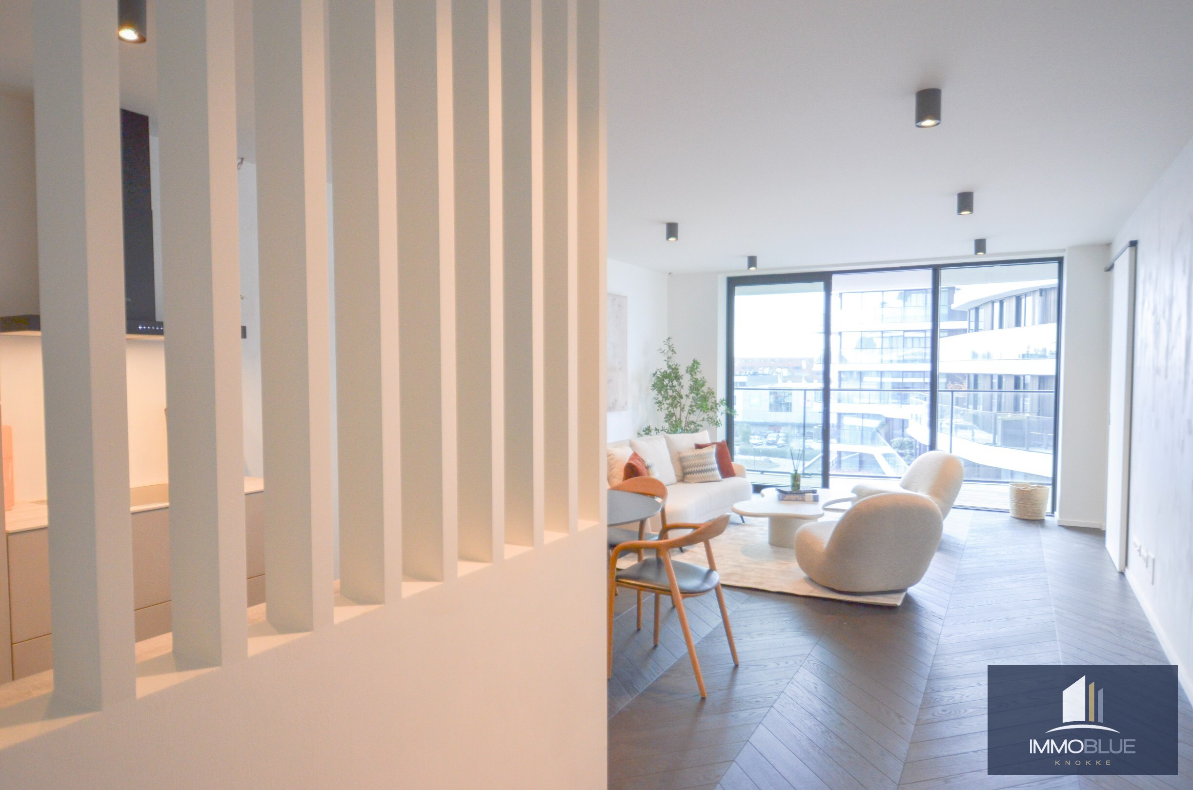 Appartement élégant avec spacieuse terrasse ensoleillée dans la résidence The Tower. 