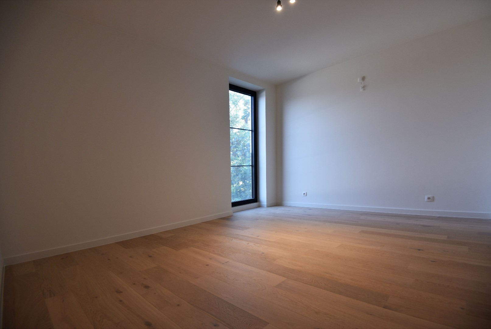 Nieuwbouwappartement met 2 slpks, autostaanplaats en terras te Maldegem centrum 