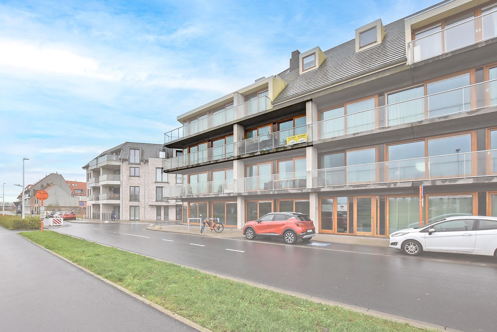 Luxueus praktisch appartement (122m² + 30 m²) met rondom terrassen te Nieuwpoort-Stad 