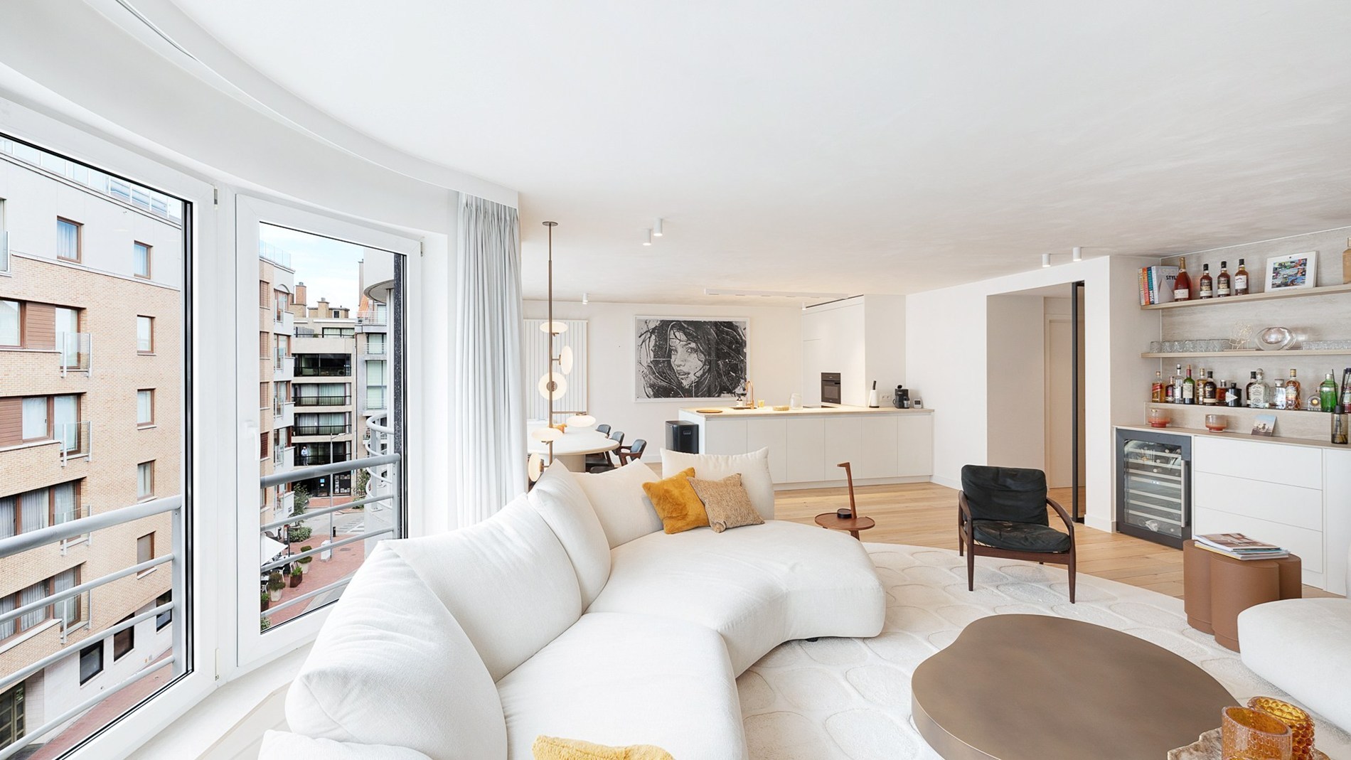 Ruim appartement van 138 m² gelegen op de Jozef Nellenslaan te Knokke en combineert ruimte, lichtinval en comfort. 