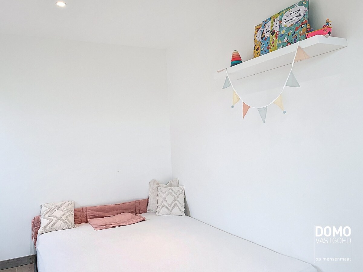 INSTAPKLARE GEZINSWONING MET 3 (MOGELIJK 4) SLAAPKAMERS EN EPC - LABEL A TE NEEROETEREN 