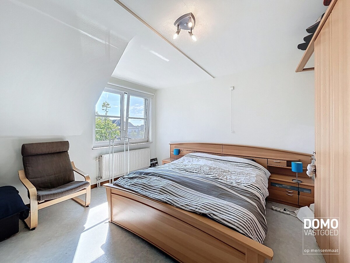 Ruim en lichtrijk duplex appartement met twee terrassen - inclusief 3 autostandplaatsen - EPC: B 