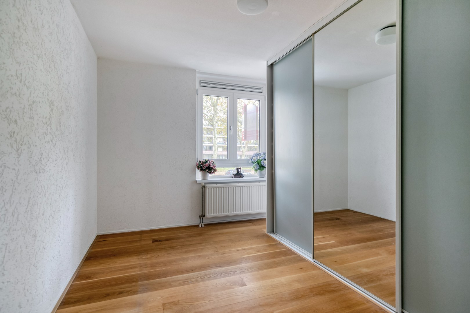 Op centrale locatie in de wijk Prinsenland gelegen 3 kamer hoek-appartement met ruim terras. 