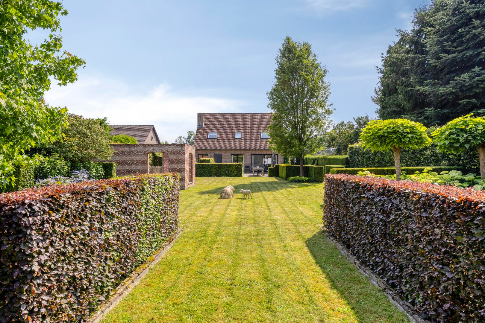 Instapklare gezinswoning met 3 slpk. en een ruim perceel in Geel 