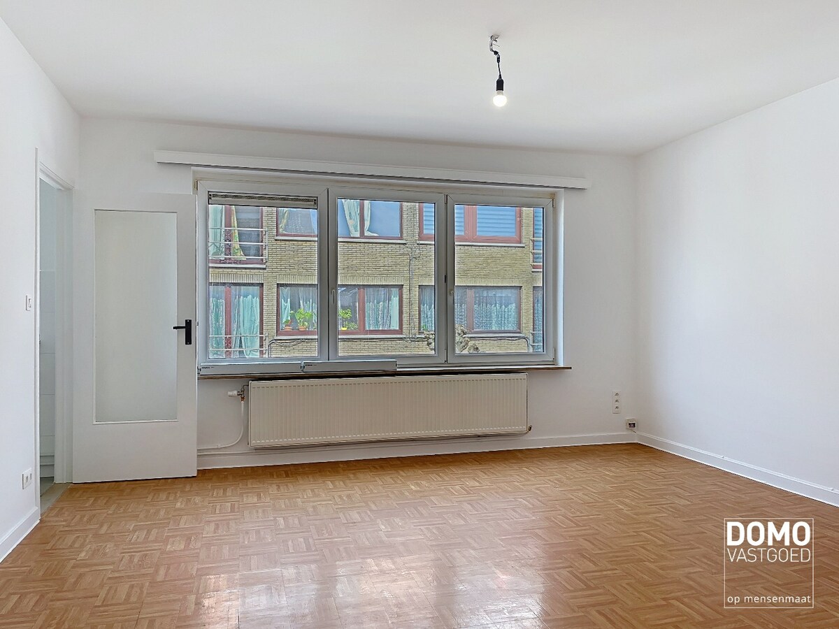 APPARTEMENT MET 2 SLAAPKAMERS EN GARAGEBOX NABIJ CENTRUM VAN HASSELT 