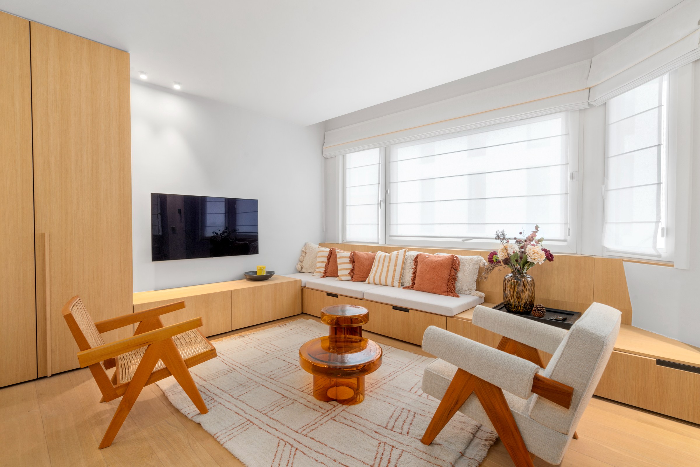 Zeer mooi en luxueus afgewerkt 3 slaapkamer appartement aan het Driehoeksplein nabij de Zeedijk 