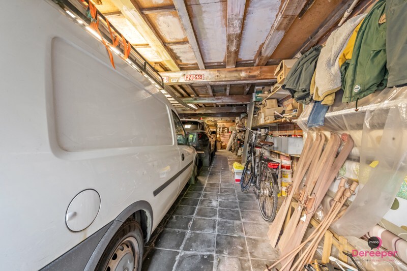 Unieke woning met handelsruimte en opslagplaats op 817m² – stijlvol wonen en werken combineren! 