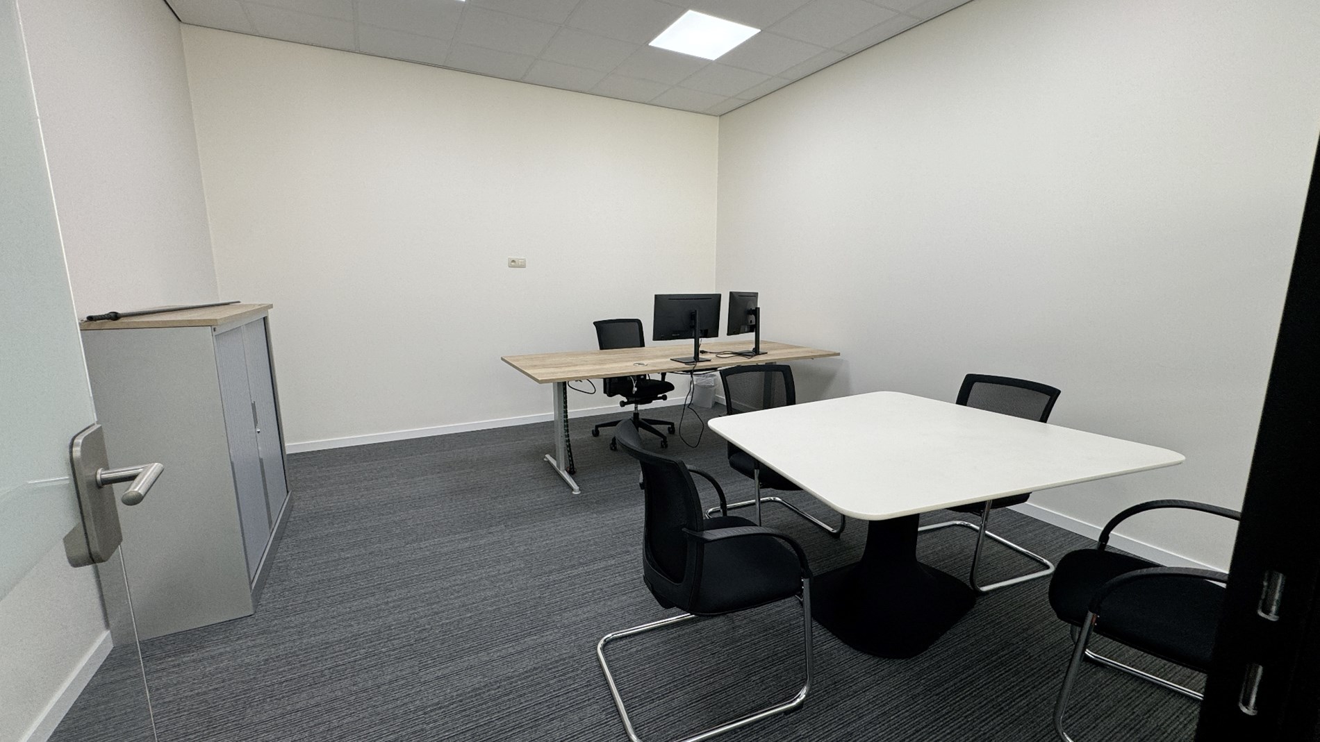 Loods met kantoor te huur nabij E19 in Mechelen