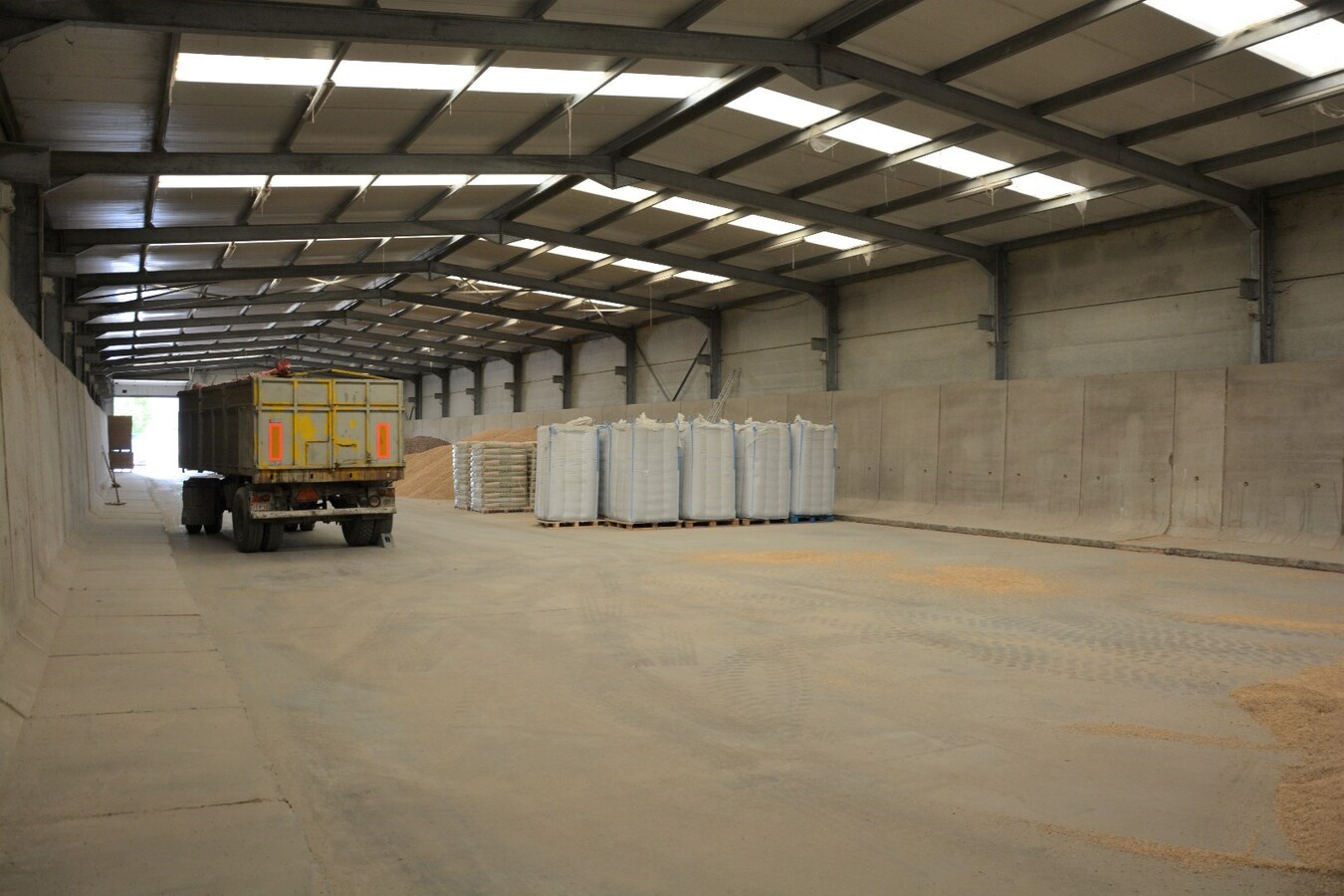 Ruime loods in industriegebied Lichtervelde - OVERNAME 