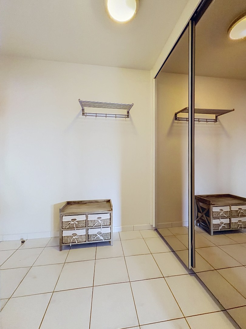 Ruim duplex appartement met 4 slaapkamers, garage en energielabel C in Oostende, bouwjaar 1989 
