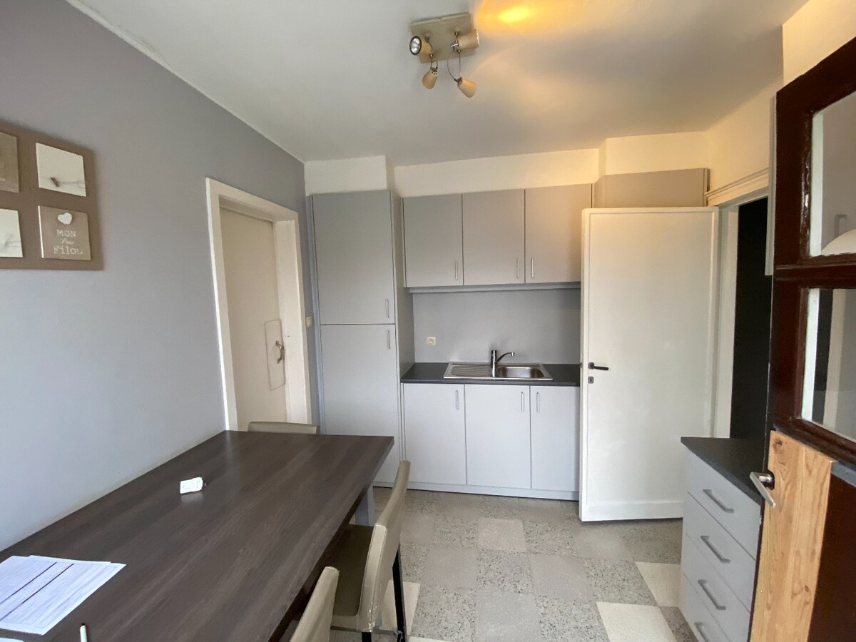 Centraal gelegen handelswoning met 5 slaapkamers 