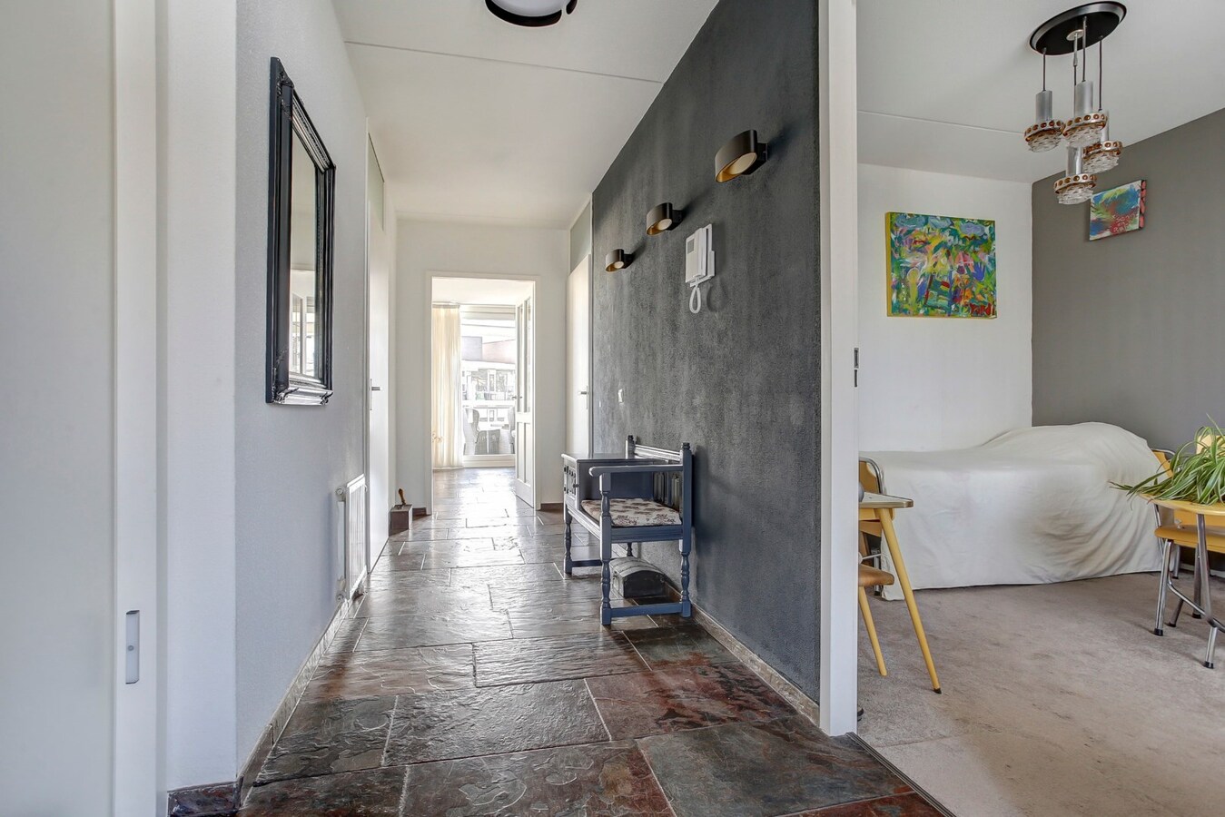 Gelegen in Tilburg ligt dit bijzondere en ruime appartement aan de Besterdring. 