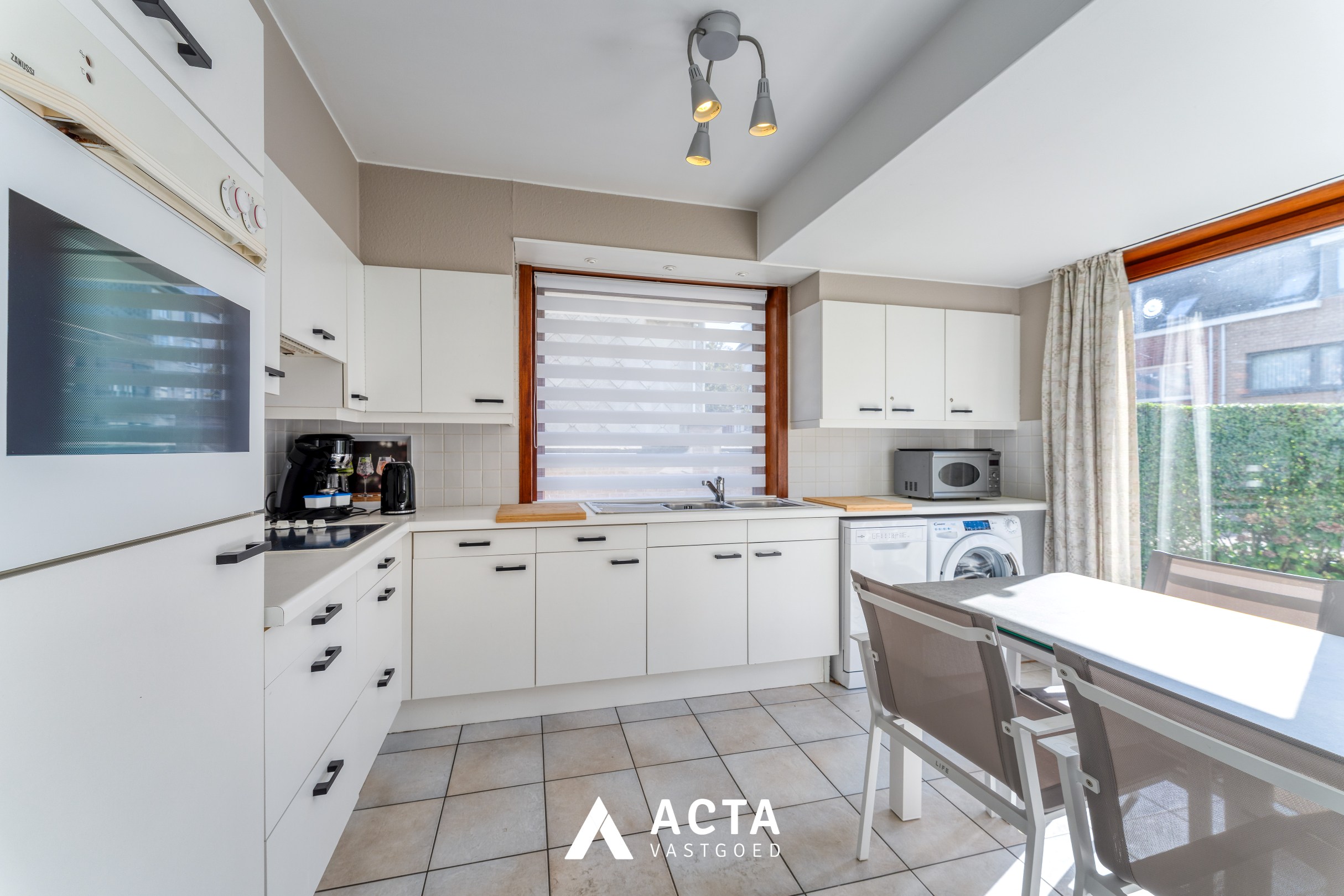 Gelijkvloers 3-slpk-appartement+tuin in Mariakerke 