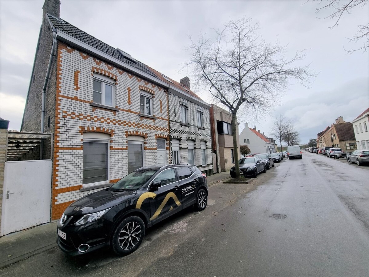 Mooie, halfopen gezinswoning te Dudzele 