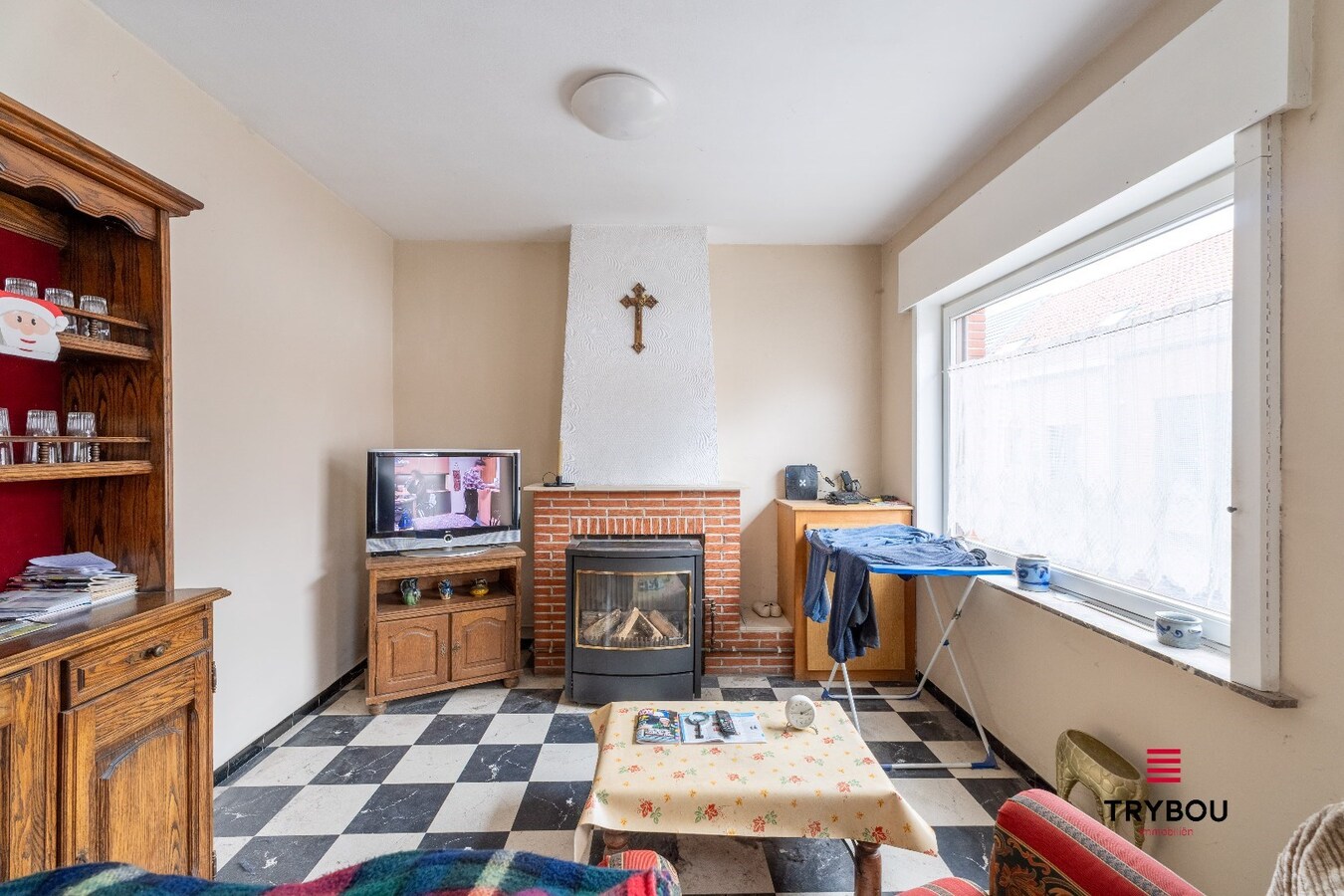 Ruime woning met loods en 4 garages – tal van mogelijkheden! 