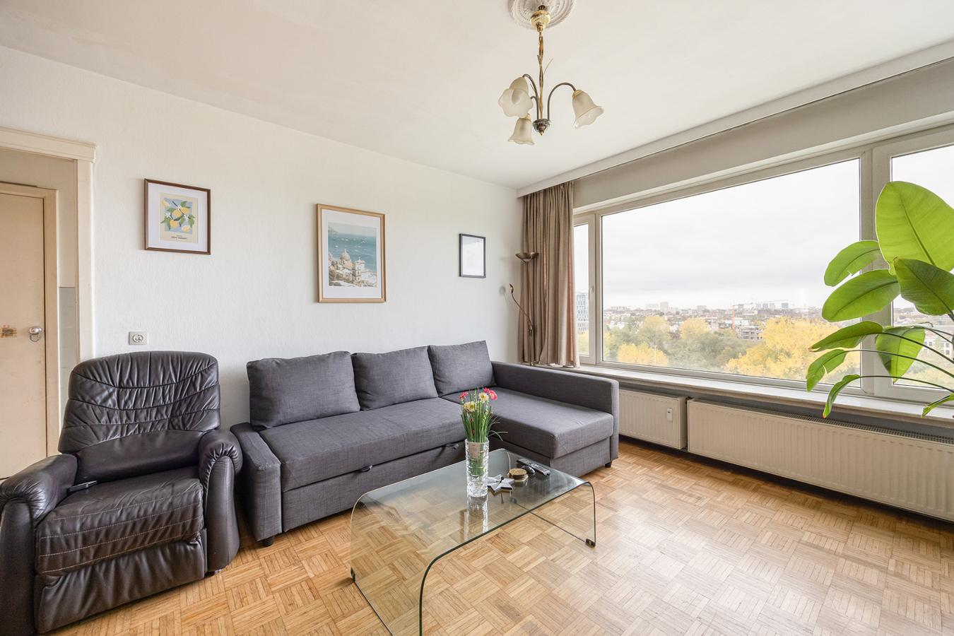 Instapklaar 2-slaapkamerappartement met terras en prachtig uitzicht in Berchem 