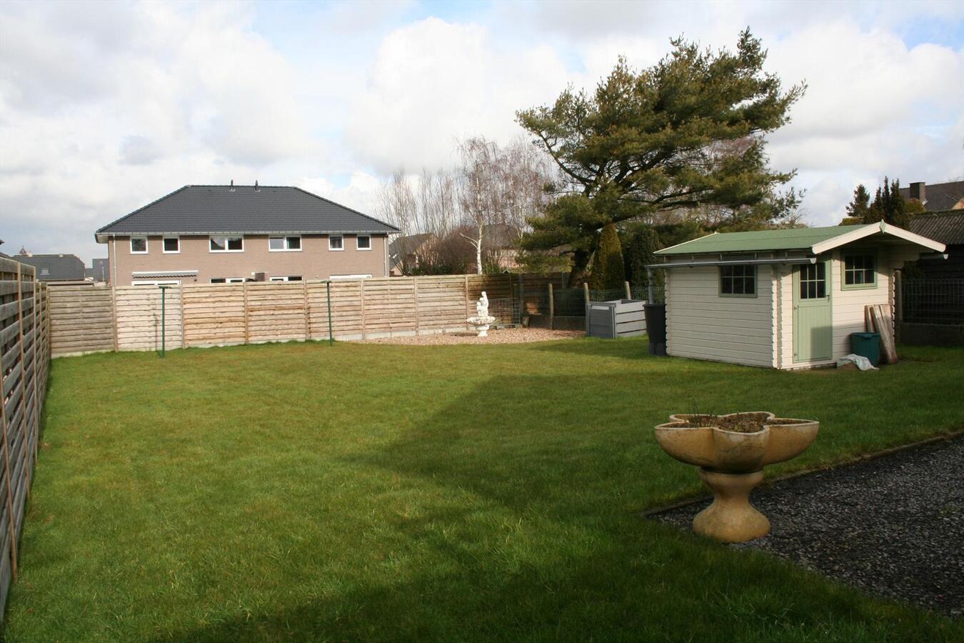 Goed gelegen gelijkvloerswoning met garage op 662m² 