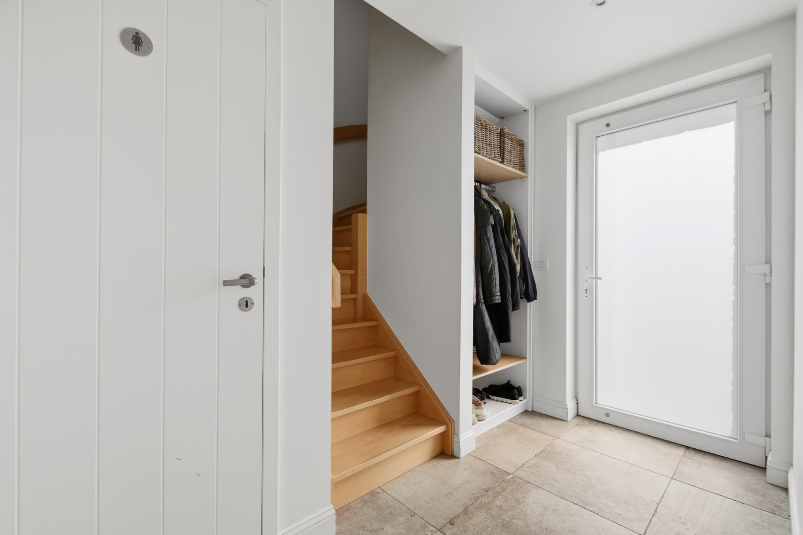 Moderne bel-etagewoning met polyvalente ruimte, zonnige tuin en energiezuinige afwerking 