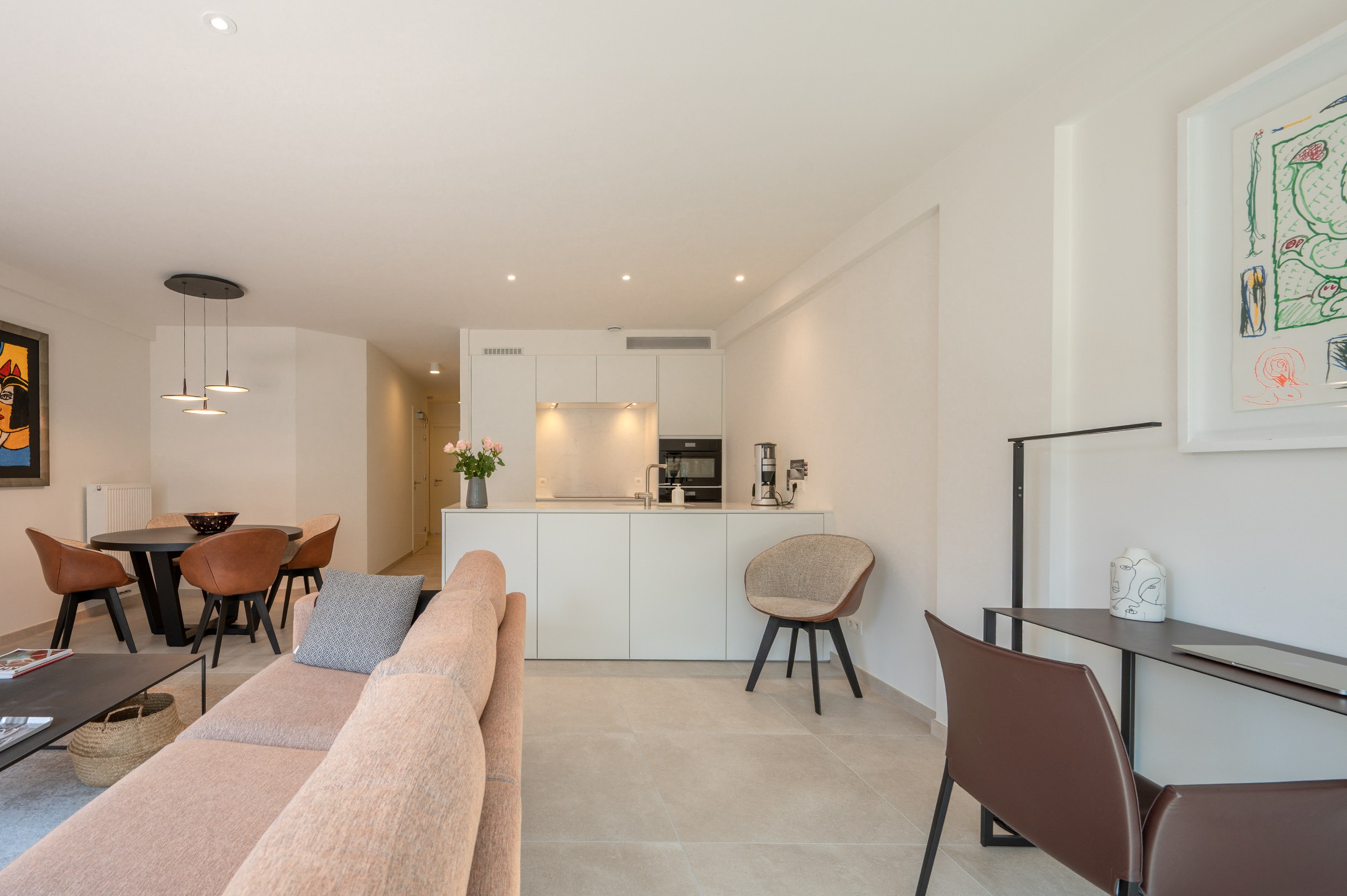 Appartement spacieux et récent (2021) situé sur l'avenue Paul Parmentier à Knokke. 