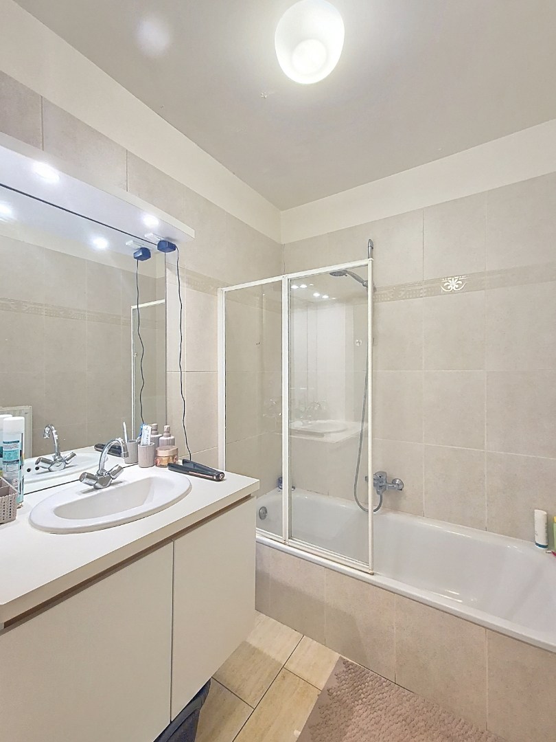 Gelijkvloers appartement met 1 slpk en garage 