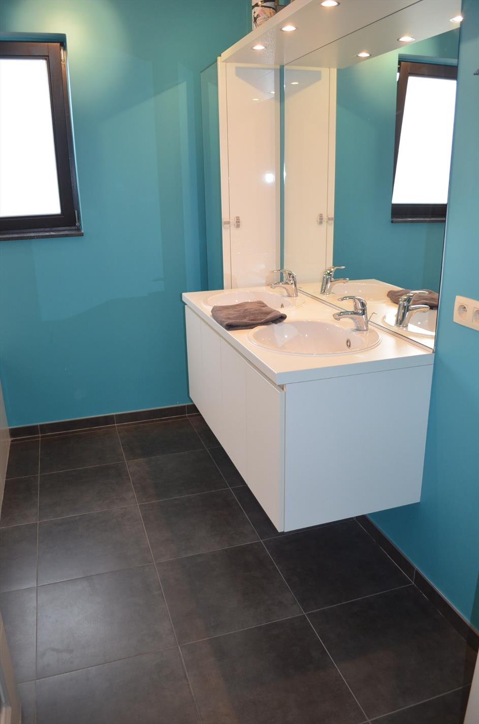 Halfopen bebouwing op 325m² met 3 slpks, tuin met terras en tuinhuis te Maldegem 