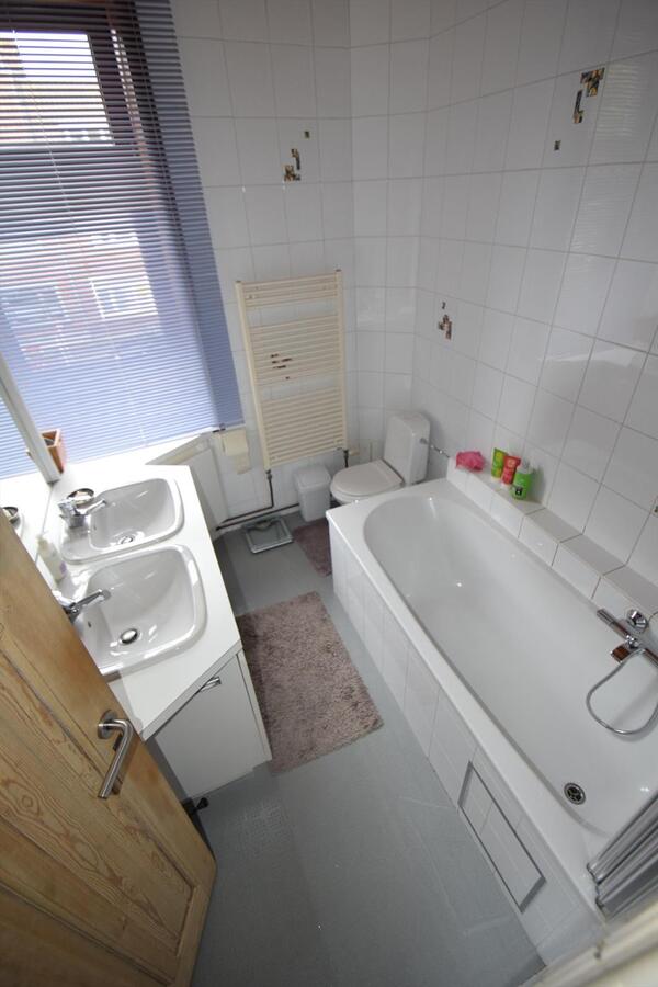 Kwalitatief gerenoveerde, ruime 4-slpk-woning met toffe stadstuin op Christus-Koning 