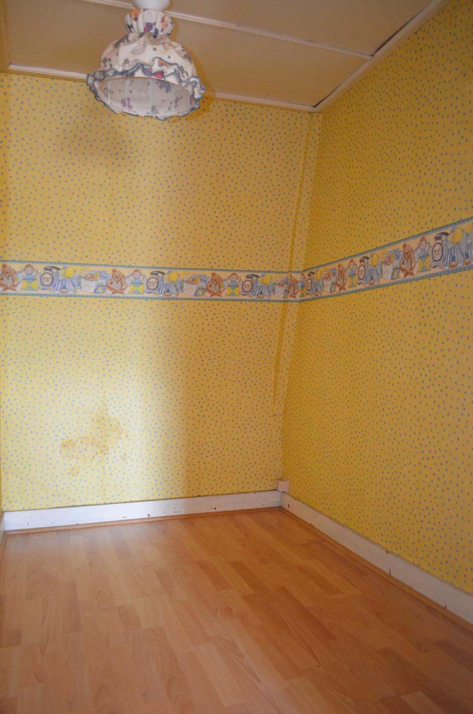 Te renoveren half open bebouwing gelegen te Bassevelde. 