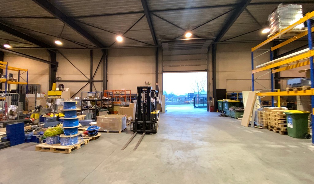 Bedrijfspand te huur vlakbij E17 in Waregem