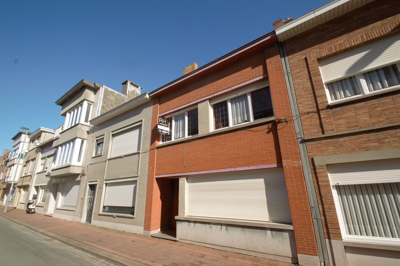 Goed gelegen, te renoveren woning met tuin - Heist 