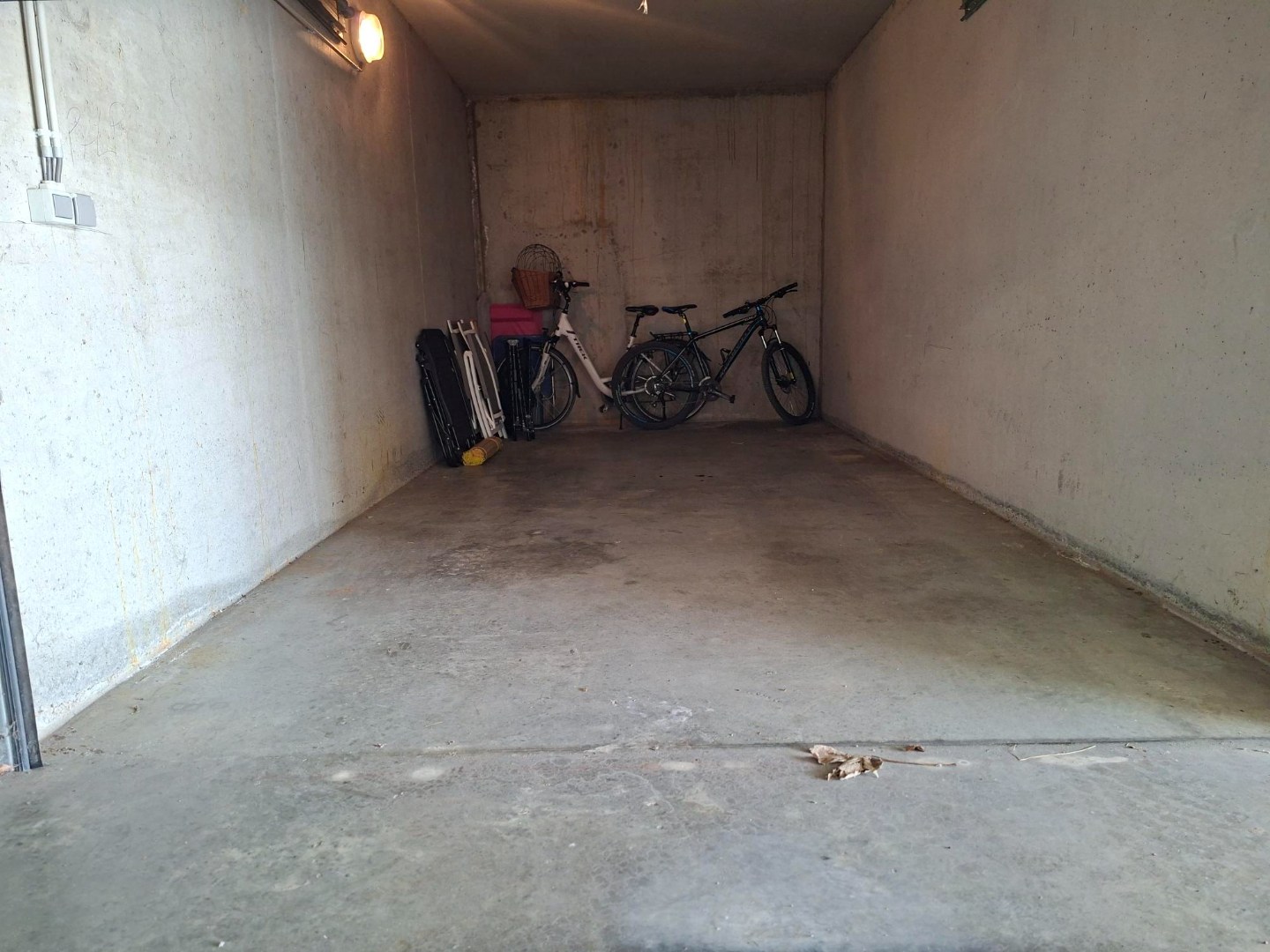 Grand garage à vendre dans la Mercatorstraat (quartier de la plage) 