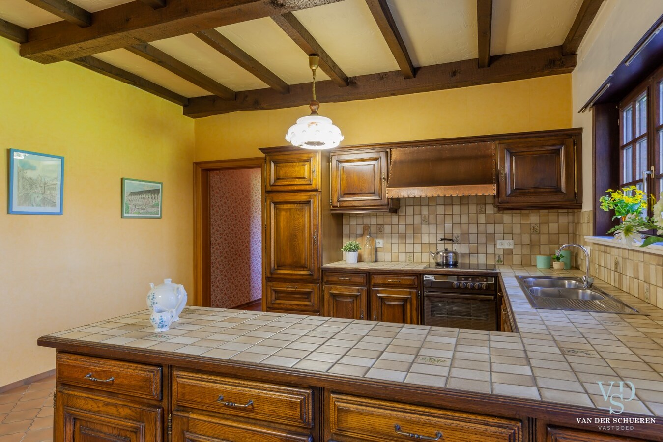 Exceptioneel landhuis met bijgebouw in groene omgeving 