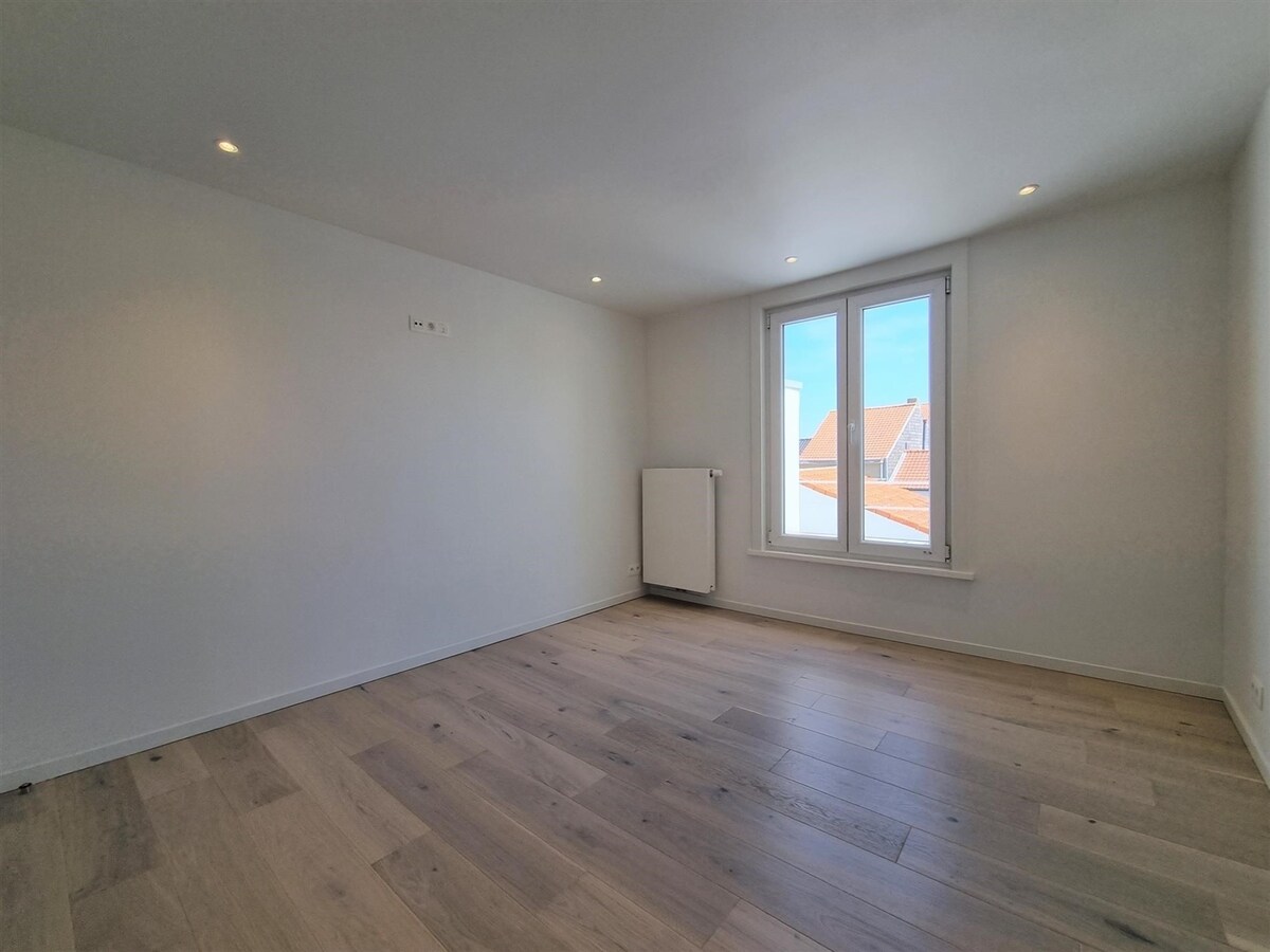 Volledig gerenoveerde woning met garage vlakbij het strand - Heist 