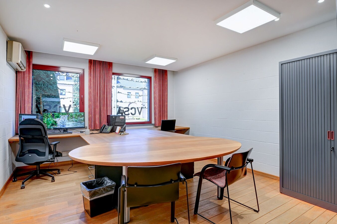 Uitzonderlijk kantoorgebouw met woonst 