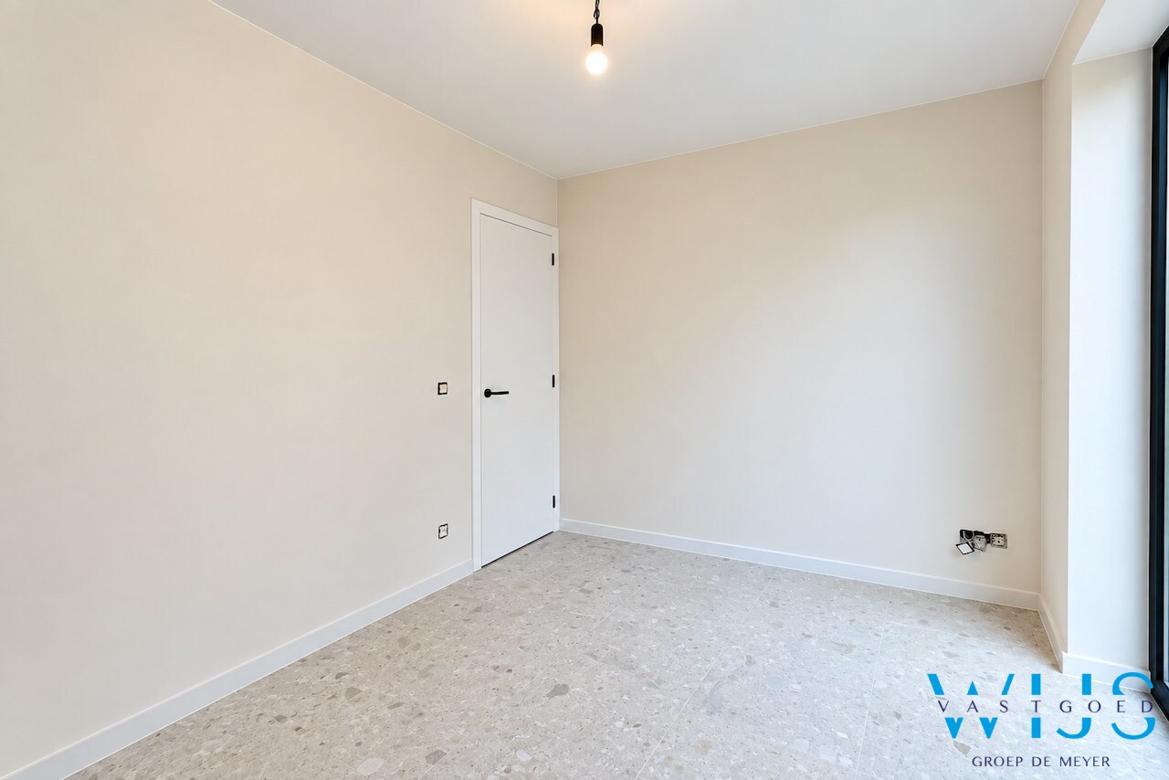High-end gelijkvloers appartement met tuin te Lembeke ! 