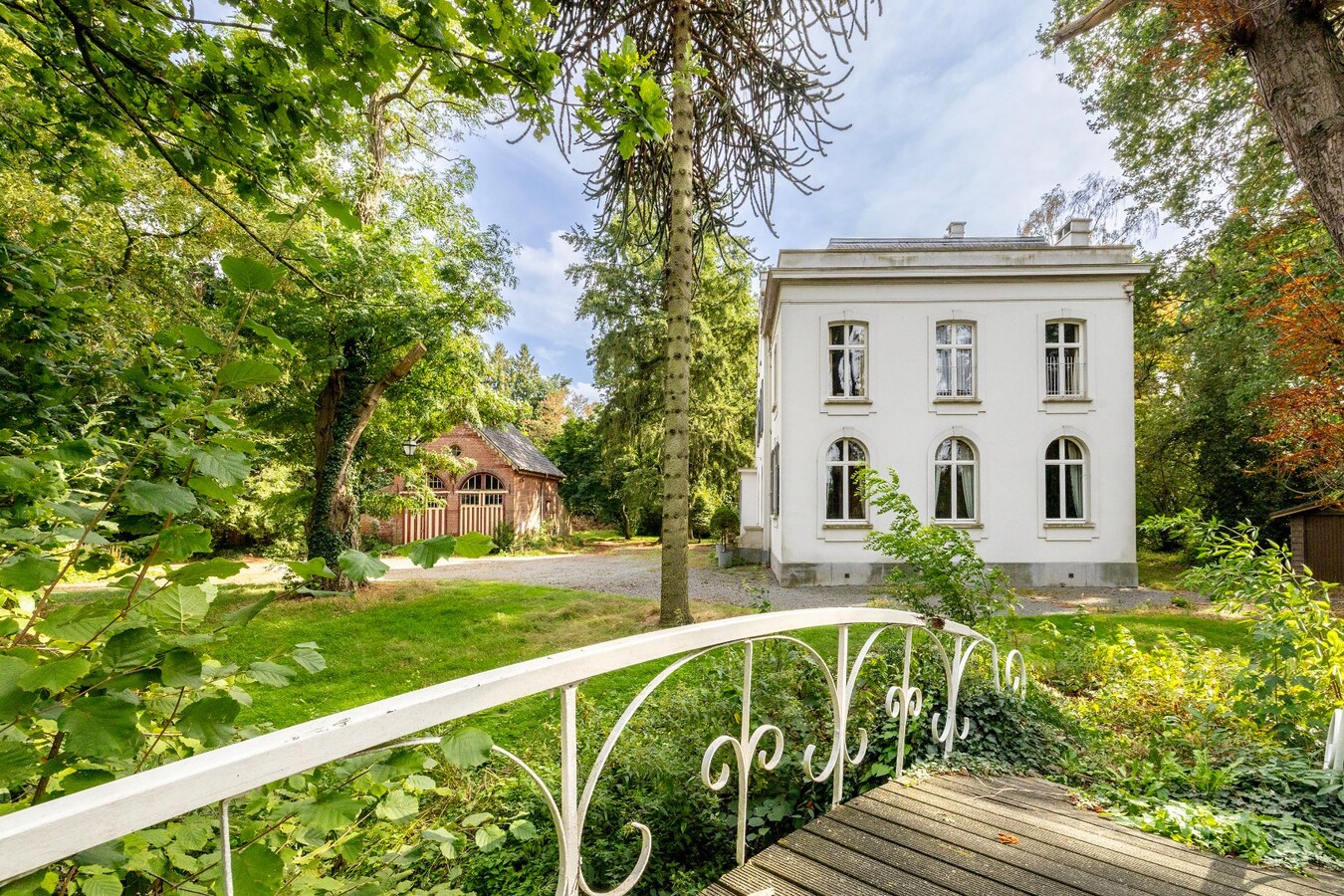Charmant landhuis in een parkdomein van 7065m² 