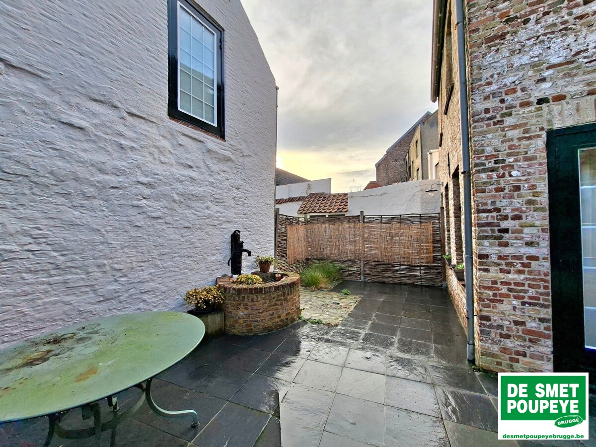 Typische Brugse woning met binnenpatio/tuintje 