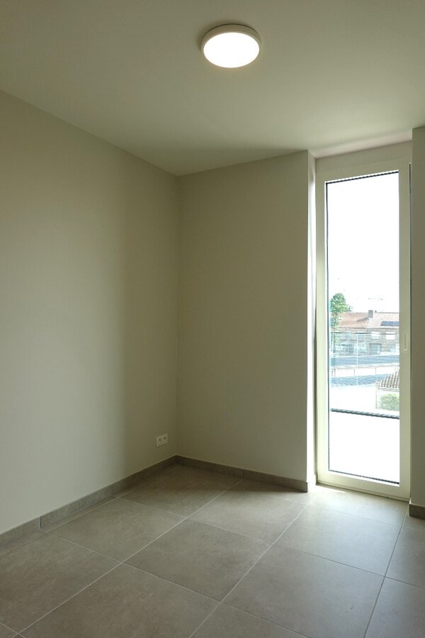 Instapklaar nieuwbouwappartement met 2 slaapkamers en ruim terras in centrum Jabbeke 