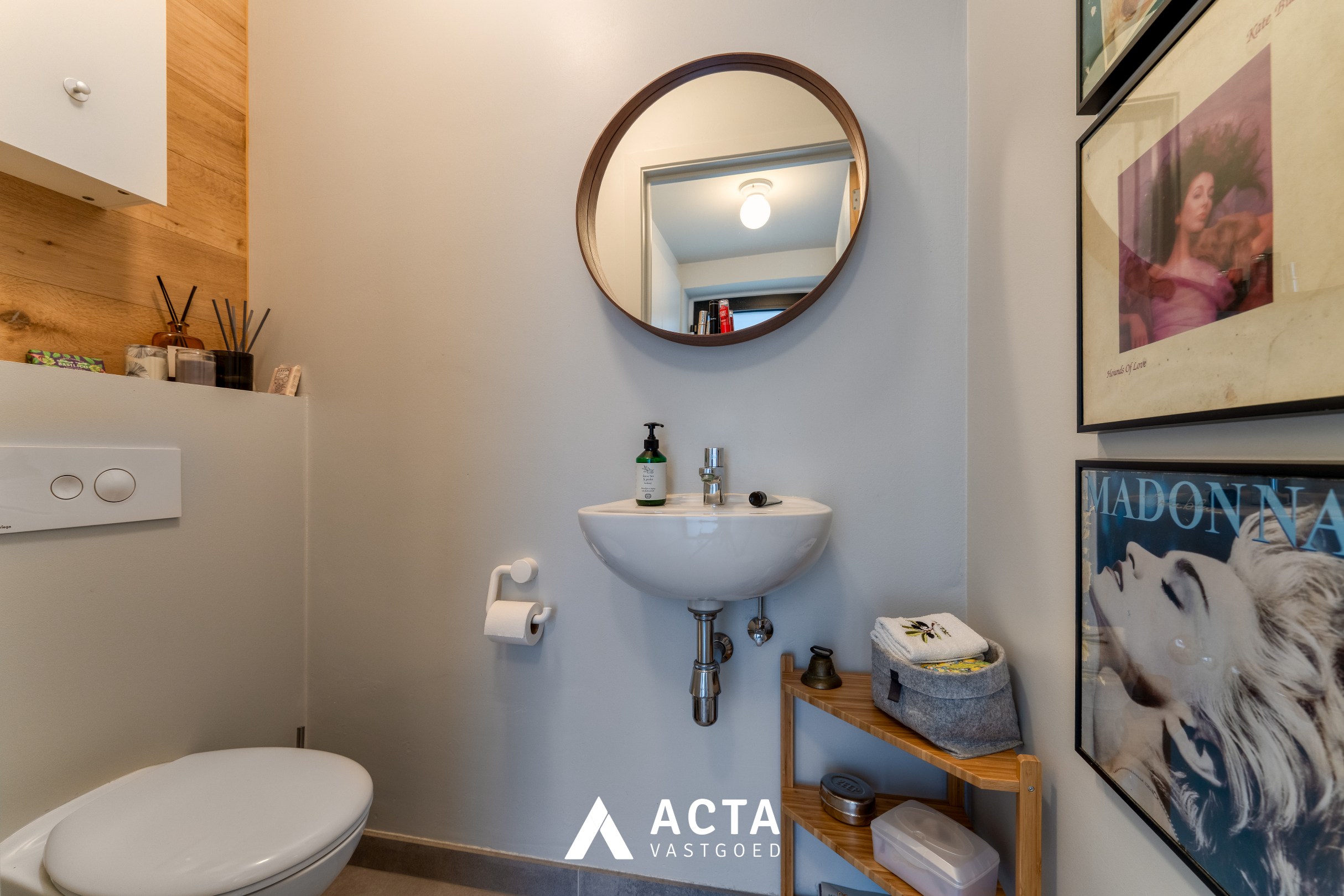 Instapklare halfopen gezinswoning in Baanhof in Oostende 