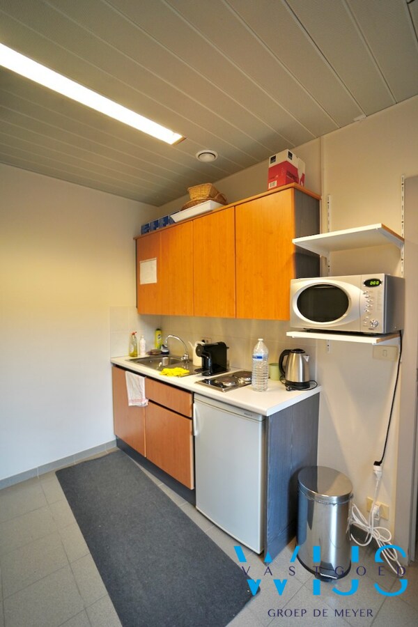 Volwaardig handelspand te Oosteeklo ! 