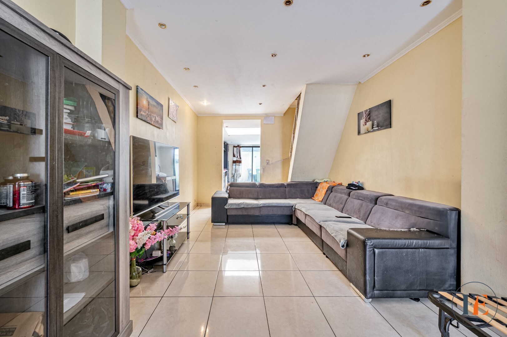 Te renoveren woning met stadskoer 